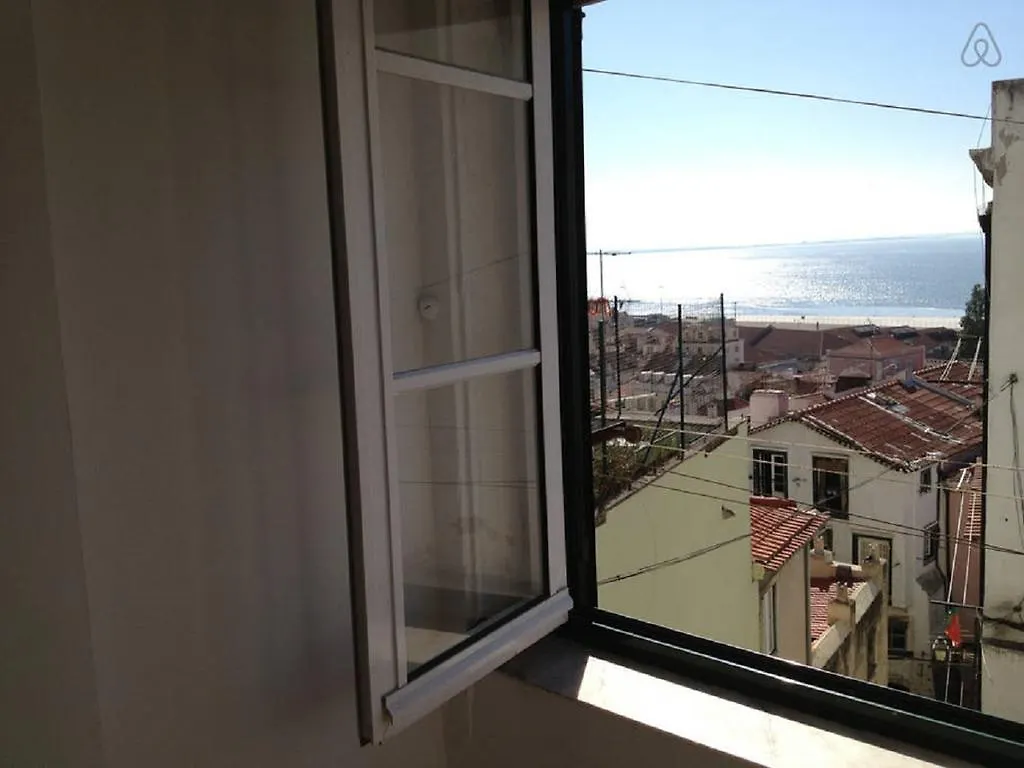 Cozy River View Alfama Apartment Lisbon