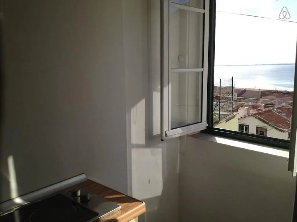 Cozy River View Alfama Apartment Lisbon